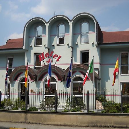J Hotel ออร์บาสซาโน ภายนอก รูปภาพ